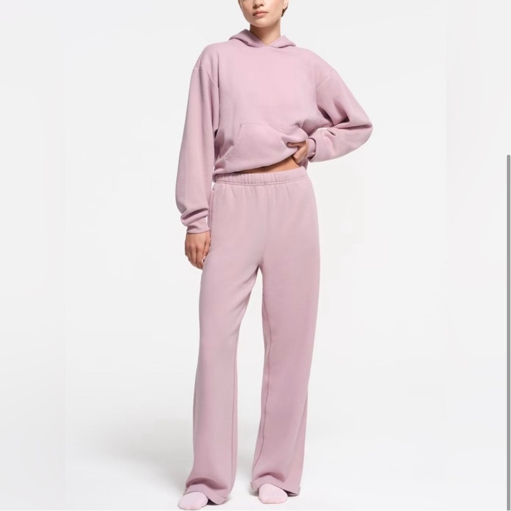SKIMS Dusky Pink Fleece jogger